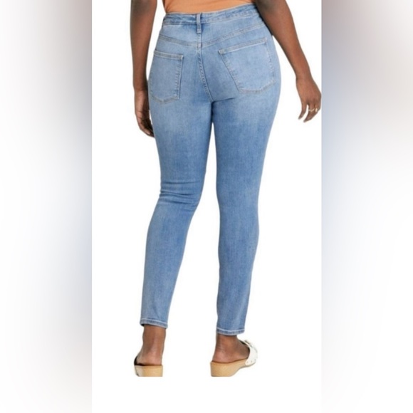 Women's High-Rise Skinny Patched Jeans - Universal Thread Light Wash - Picture 2 of 8